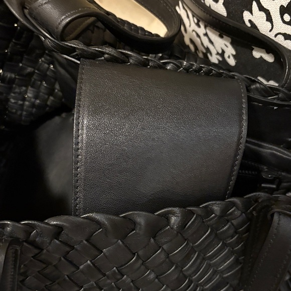 🖤Etienne Aigner Black Woven Leather inside zip pouch & open slots shoulder bag - Picture 8 of 11